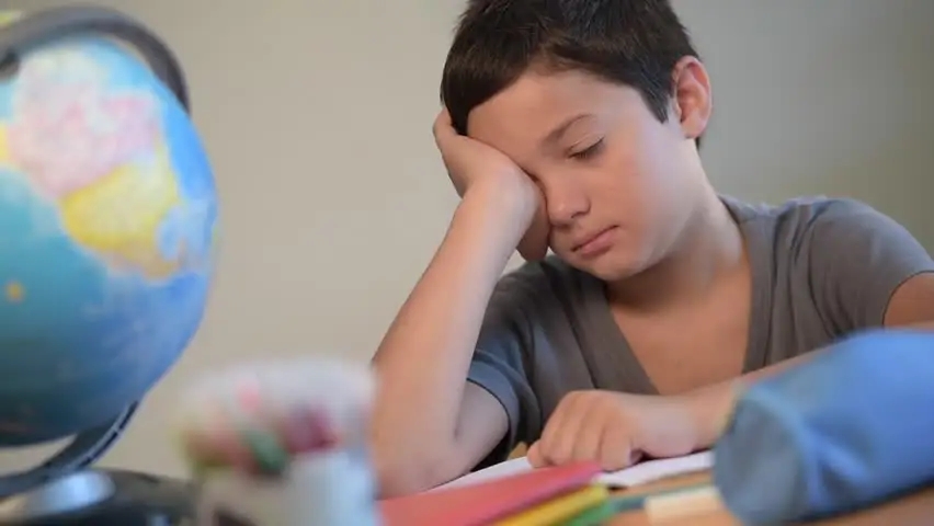 哪些因素会影响孩子厌学？西安哪家医院心理科看儿童心理好？